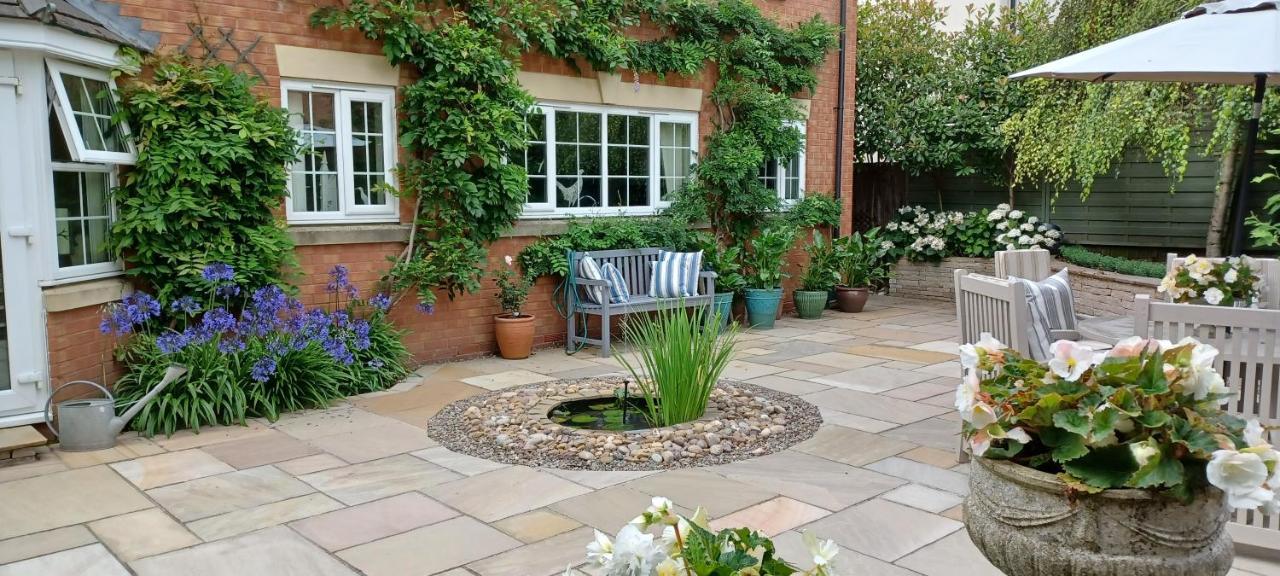 Harlequin B&B ليدبوري المظهر الخارجي الصورة