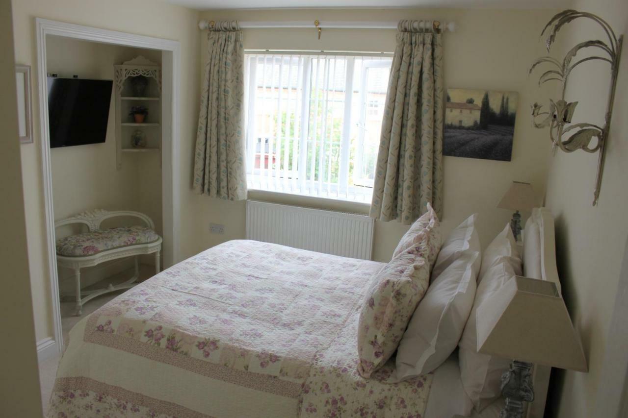 Harlequin B&B ليدبوري المظهر الخارجي الصورة